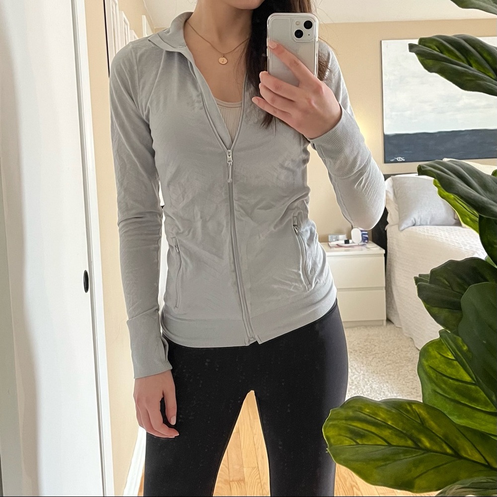 ATHLETA Seamless Novelty Jacket 
Fog Grey